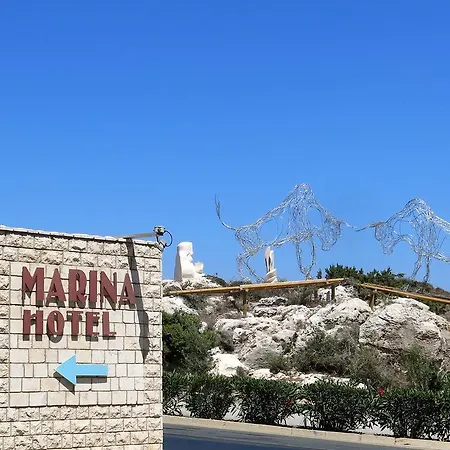 מלון Marina